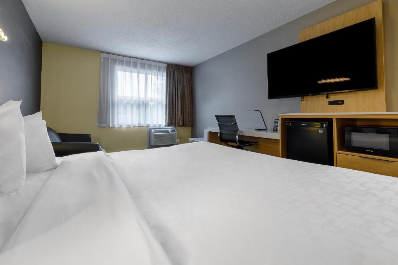 Hotel Clarion Pointe Airport