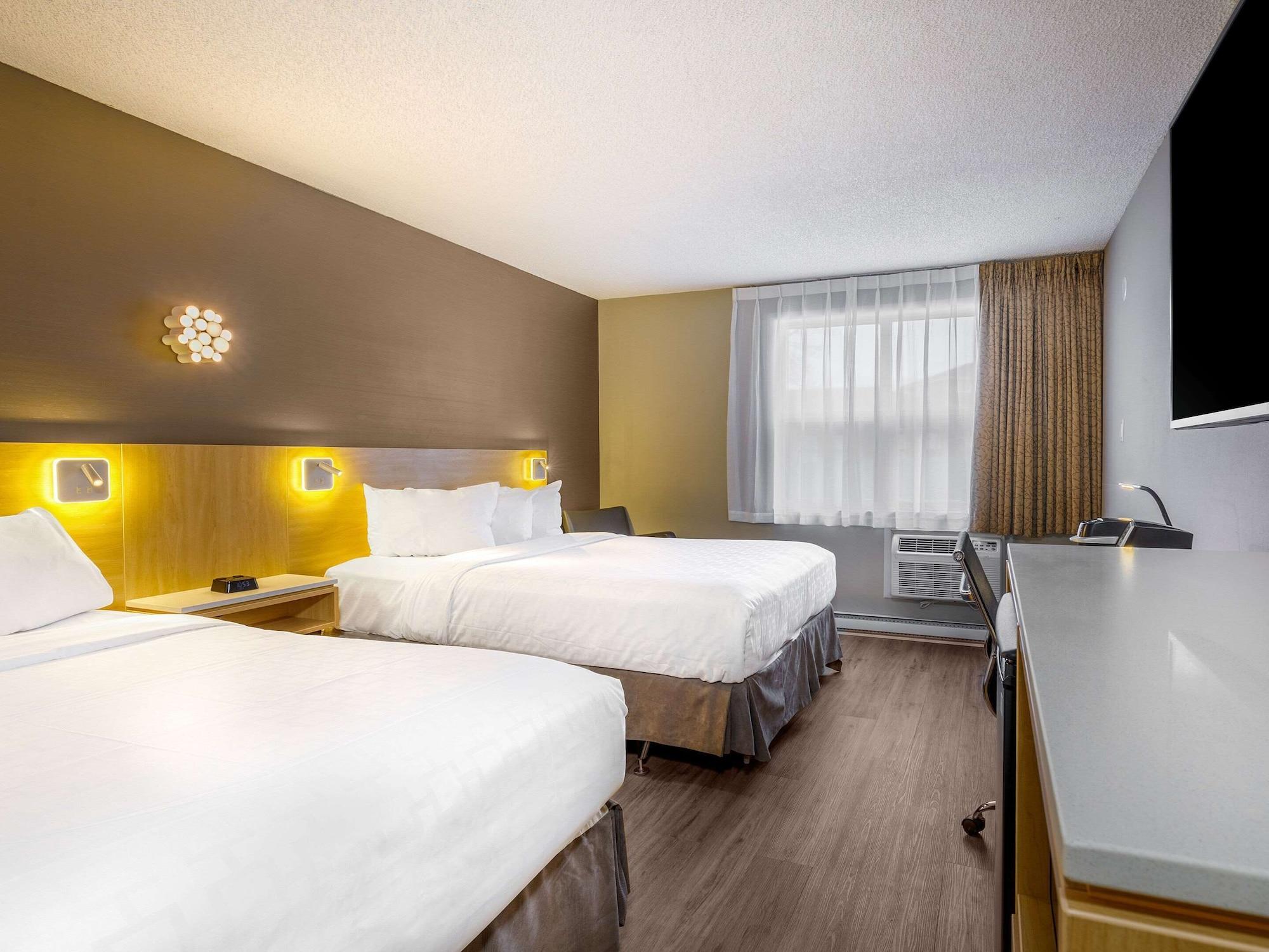 Clarion Pointe Airport Hotel 2*
