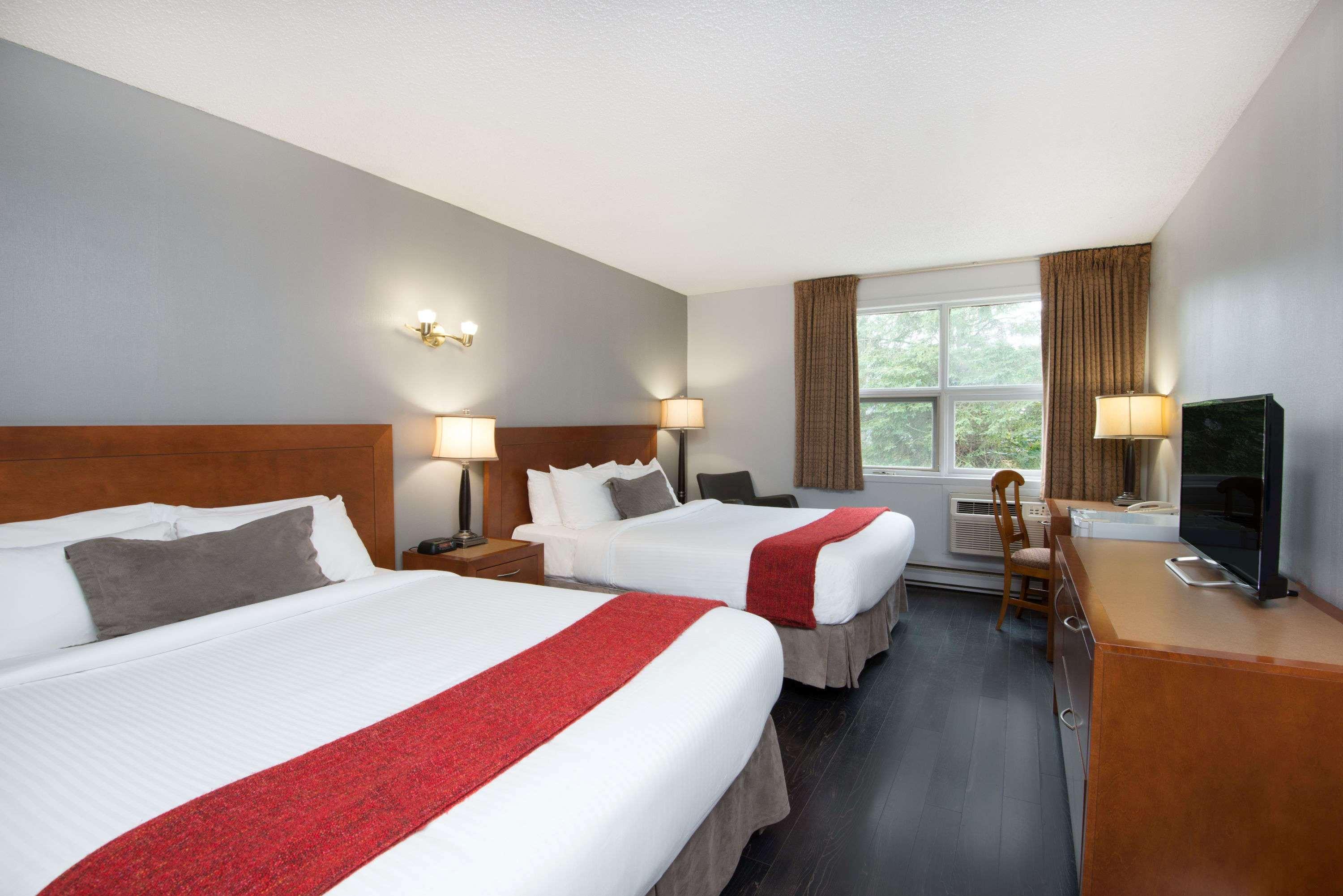 Clarion Pointe Airport Hotel 2*