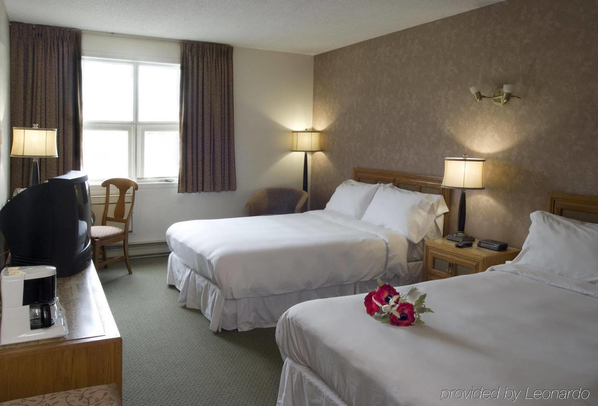 Clarion Pointe Airport Hotel 2*