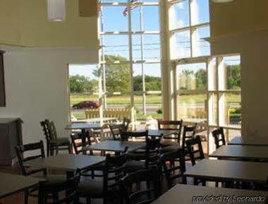 Clarion Pointe Airport